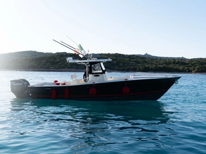 Noleggio Barca a motore con o senza skipper Allcustom a Marina di Portisco