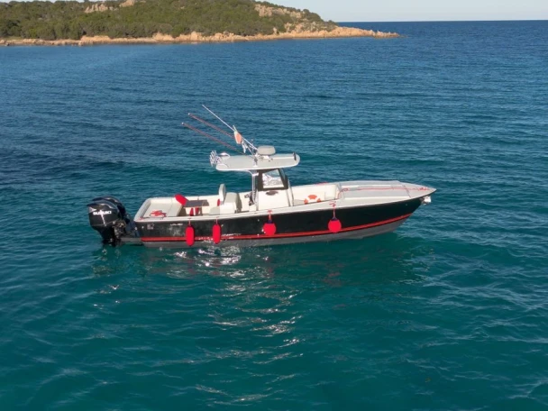 Barca a motore a noleggio a Marina di Portisco al miglior prezzo