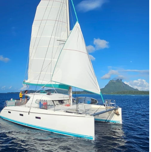 Noleggio Catamarano Nautitech con patente nautica