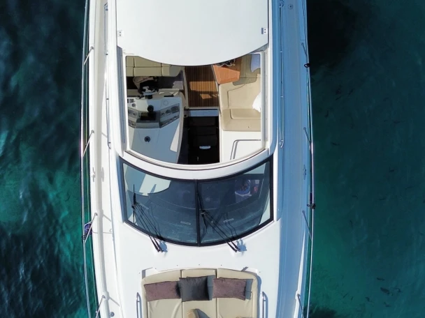 Noleggiare una Prestige Yachts 590 a Paris