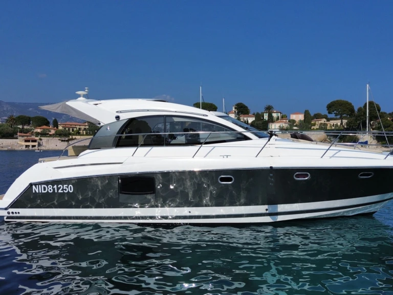 Noleggio Yacht di lusso a Paris – Prestige Yachts 590