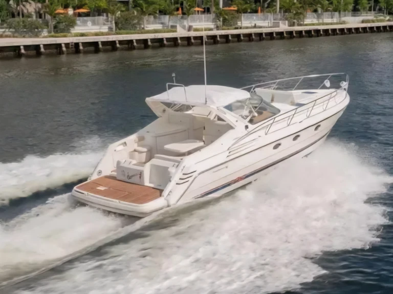 Noleggio Barca a motore Sealine con patente nautica