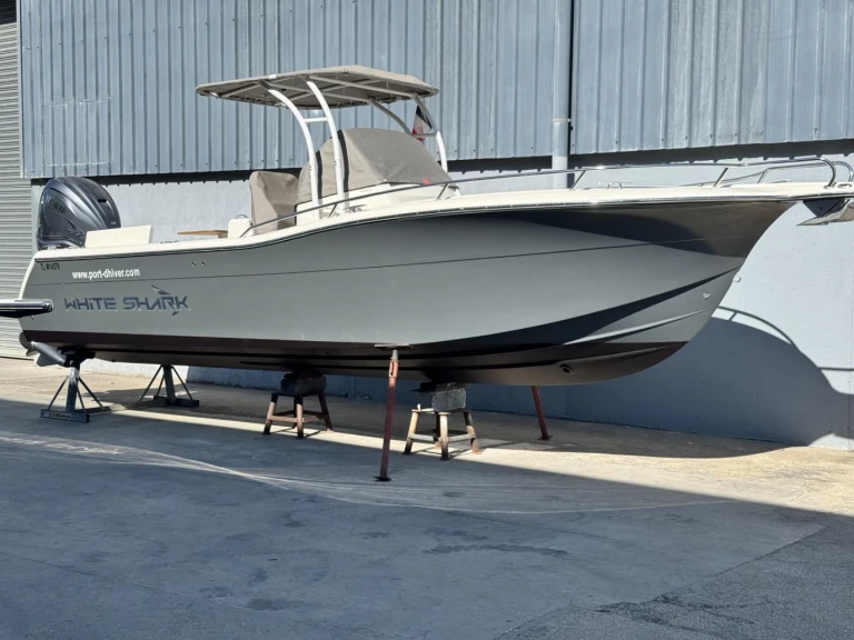 Noleggio Barca a motore con o senza skipper White Shark a Bandol