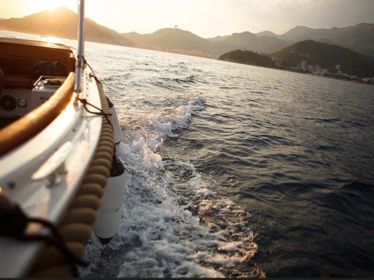 Noleggio Barca a motore con o senza skipper Truszczynscy boats a Budva