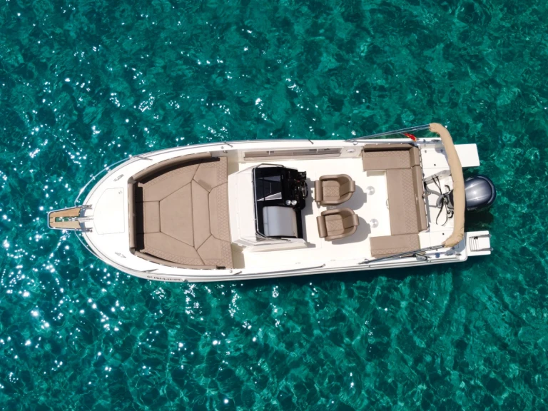 Barca a motore a noleggio a Marina Santa Eulàlia al miglior prezzo