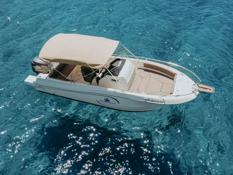 Pacific Craft sun cruiser 750 da affittare a  Marina Santa Eulàlia