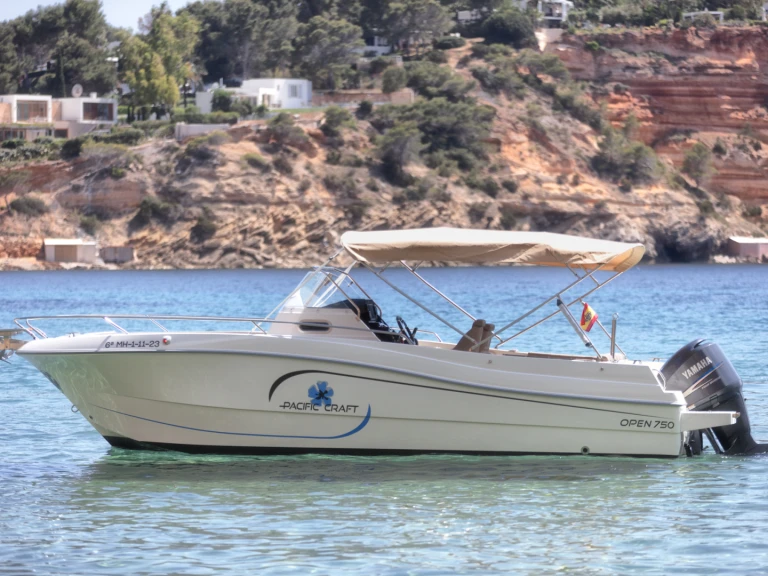 Noleggiare una Pacific Craft sun cruiser 750 a Marina Santa Eulàlia