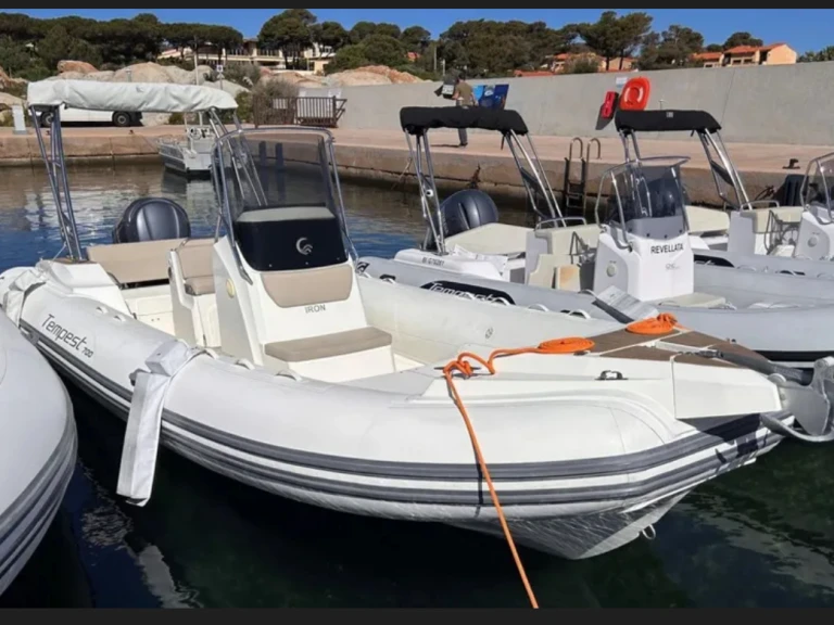 Noleggiare una Capelli Tempest 700 Sun a Francia