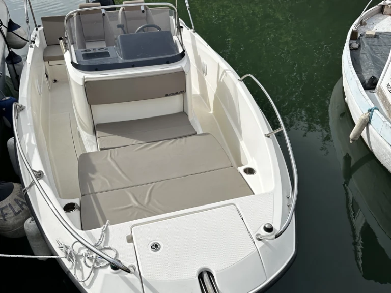 Noleggio Barca a motore Quicksilver con patente nautica