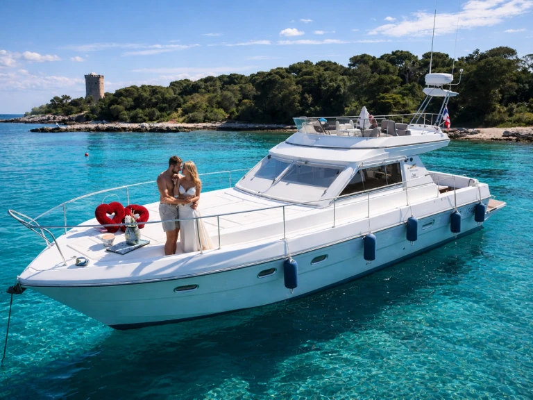 Noleggio Yacht di lusso Ferretti con patente nautica