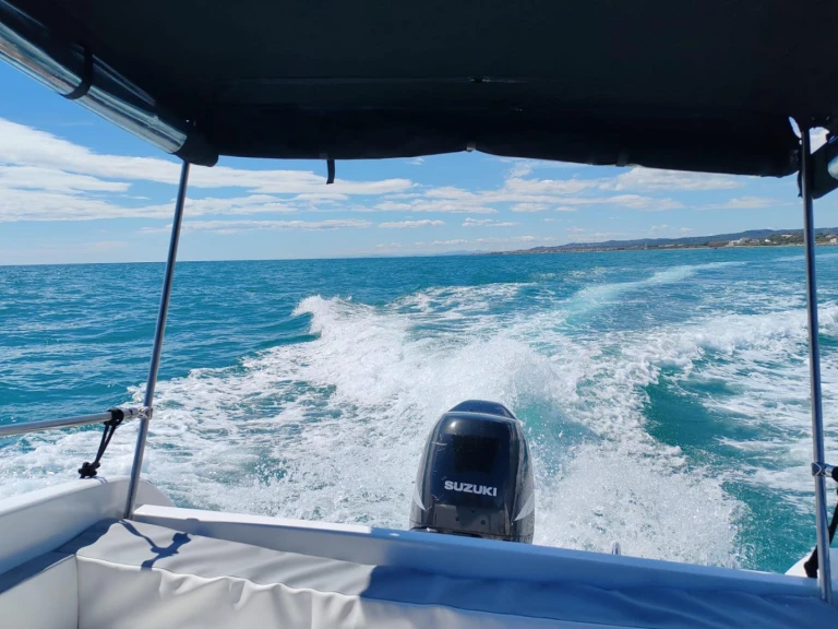 Noleggio Barca a motore Four Winns con patente nautica