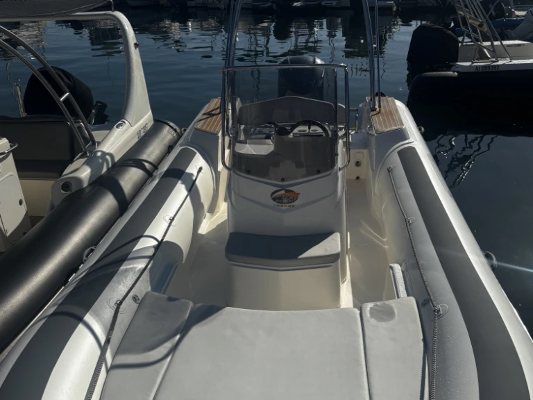 Noleggio Gommone Capelli con patente nautica