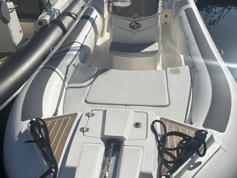 Gommone a noleggio a Porto-Vecchio al miglior prezzo