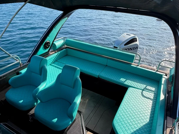 Gommone a noleggio a Lesina (Hvar) al miglior prezzo