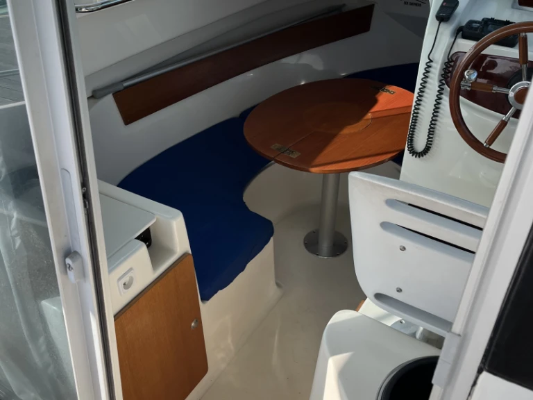 Noleggio Barca a motore Jeanneau con patente nautica