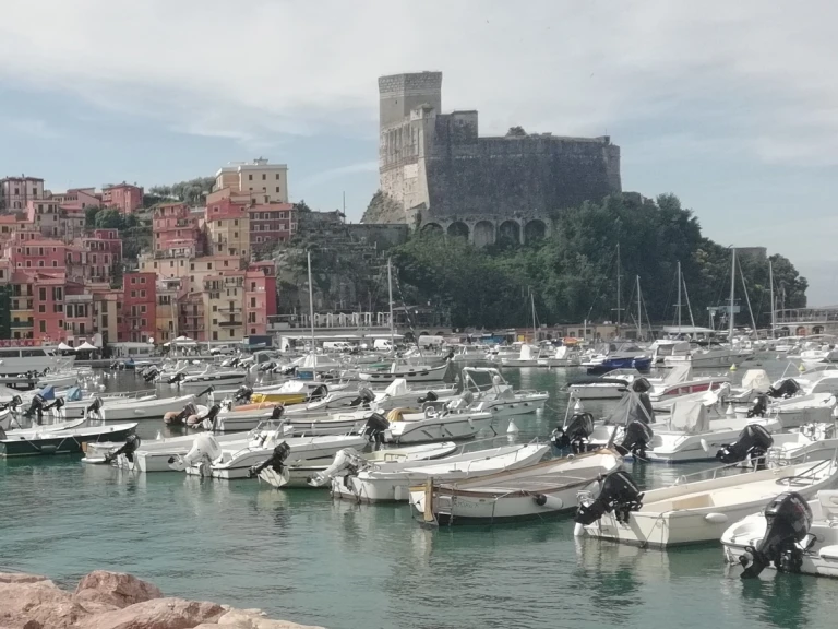 Noleggio Barca a vela Cobra con patente nautica