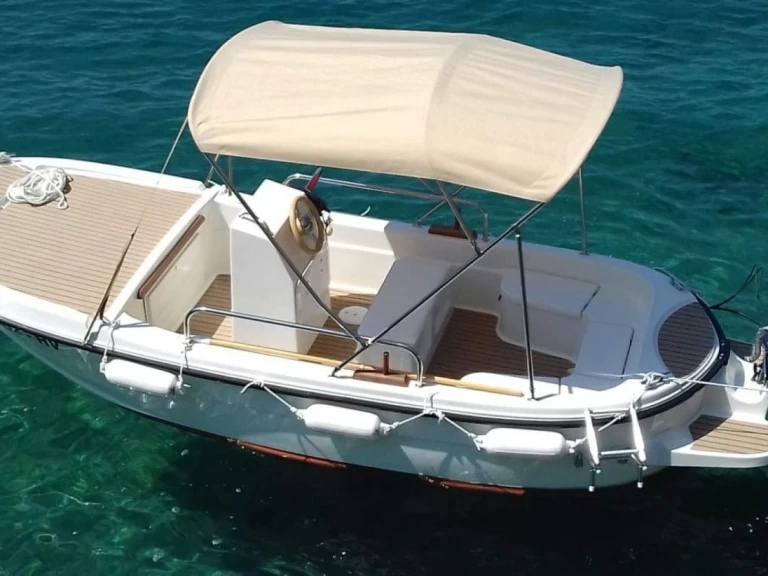 Noleggio Barca a motore a Lesina (Hvar) – Betina 500
