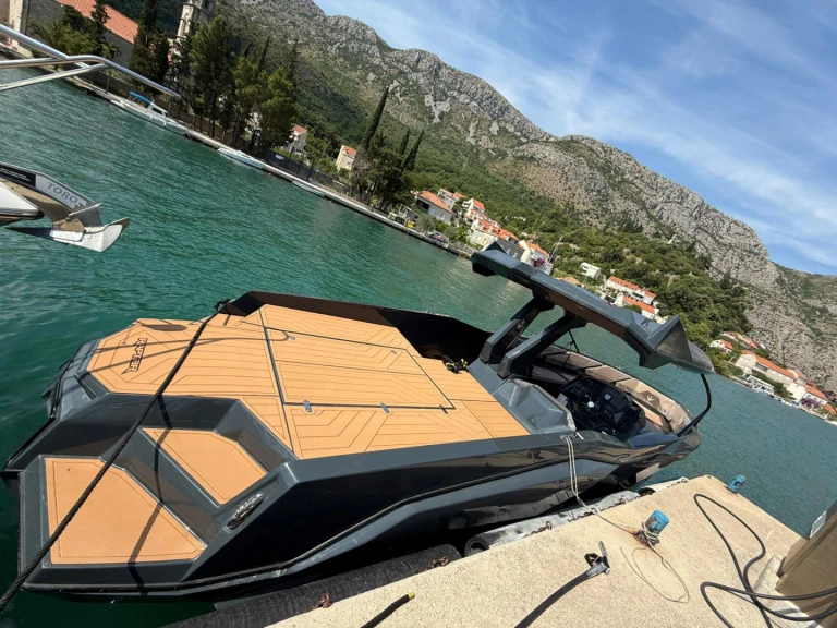 Noleggiare una Alesta Raptor a Lesina (Hvar)