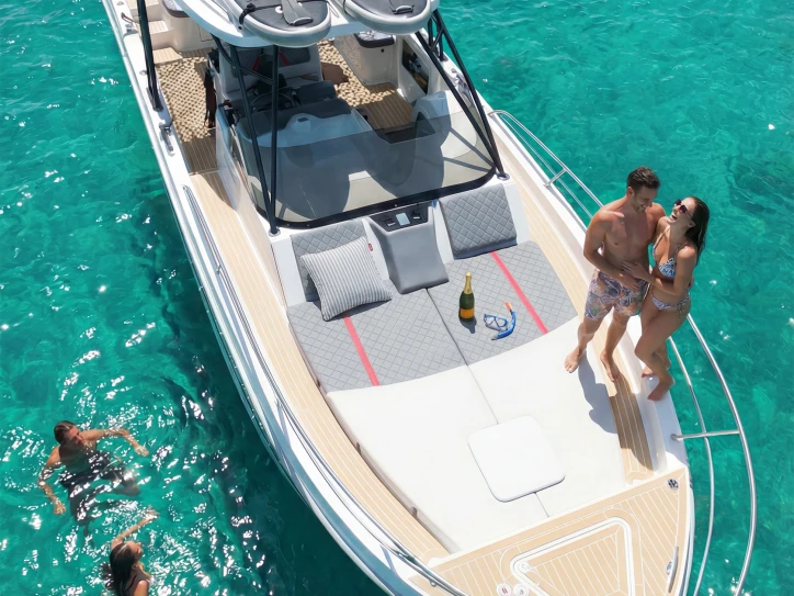 Noleggio Barca a motore con o senza skipper Saver a Portisco