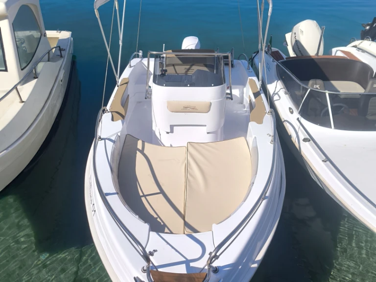 Noleggio Barca a motore Blumax con patente nautica