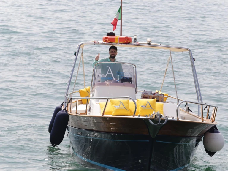 Barca a motore a noleggio a Salerno al miglior prezzo