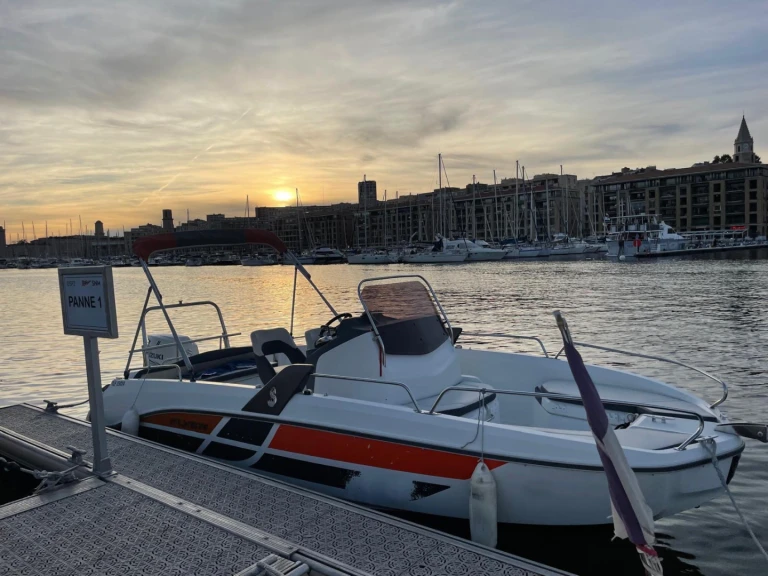 Noleggio Barca a motore Quicksilver con patente nautica