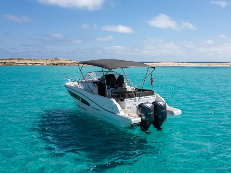 Noleggiare una Jeanneau Cap Camarat 9.0 WA a Ibiza Town
