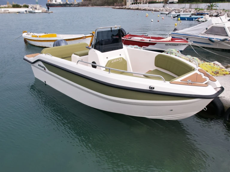 Barca a motore a noleggio a Marina Aliki al miglior prezzo