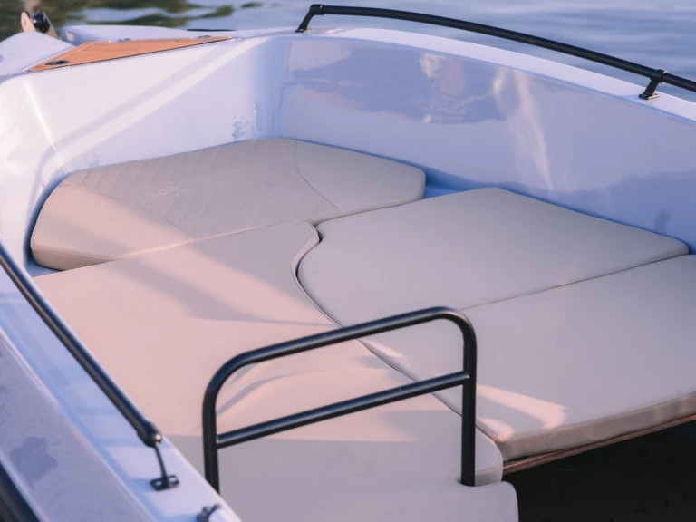 Noleggiare una Nireus Optima 490 a Marina Aliki