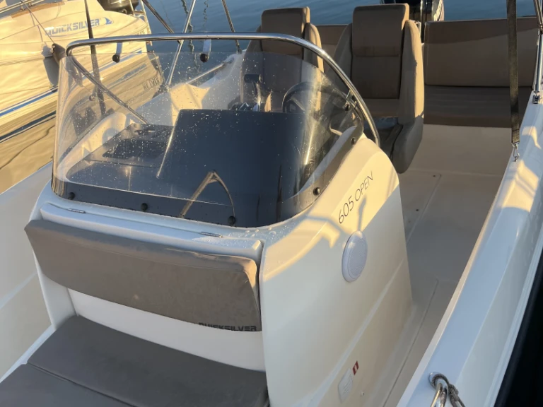 Noleggio Barca a motore Quicksilver con patente nautica