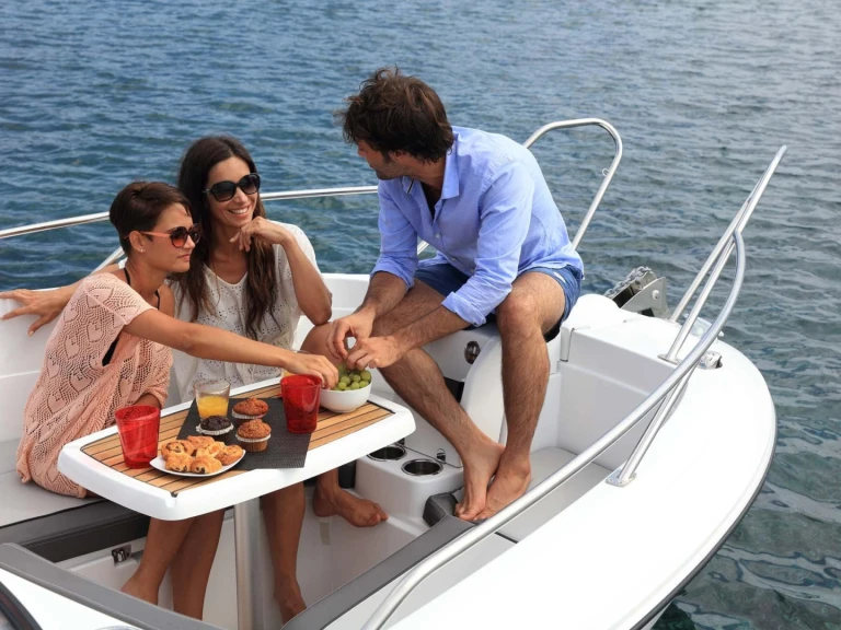 Noleggio barche Jeanneau Cap Camarat 7.5 BR a Antibes su Samboat