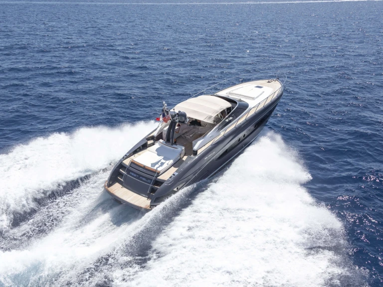 Noleggio Yacht di lusso Riva con patente nautica