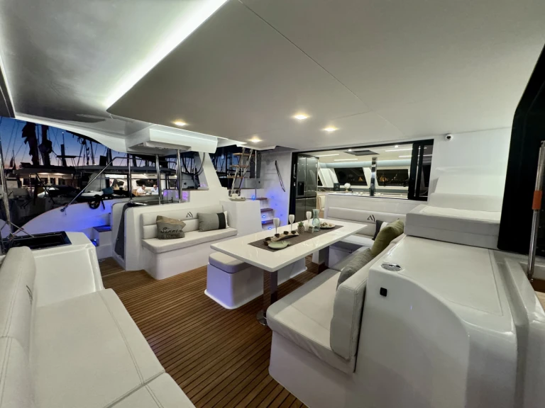 Noleggio Catamarano con o senza skipper Aventura yachts a Marina El Portet de Dénia