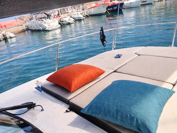Noleggiare una Jeanneau Merry Fisher 1095 a Saint-Tropez
