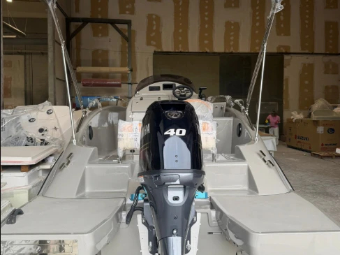 Noleggio Barca a motore Clear con patente nautica