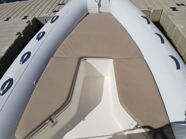 Noleggio Gommone Capelli con patente nautica