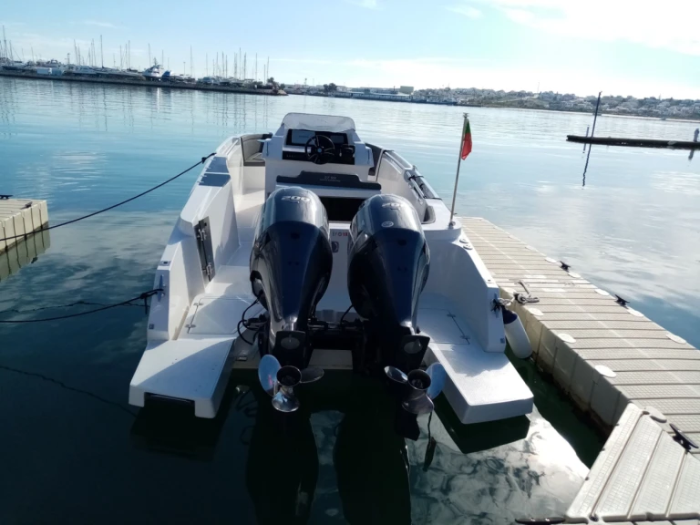 Noleggiare una Pacific Craft Pacific Craft 27 RX a Portimão