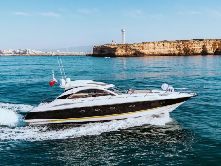 Noleggio Yacht di lusso a Portimão – Sunseeker Camargue 50