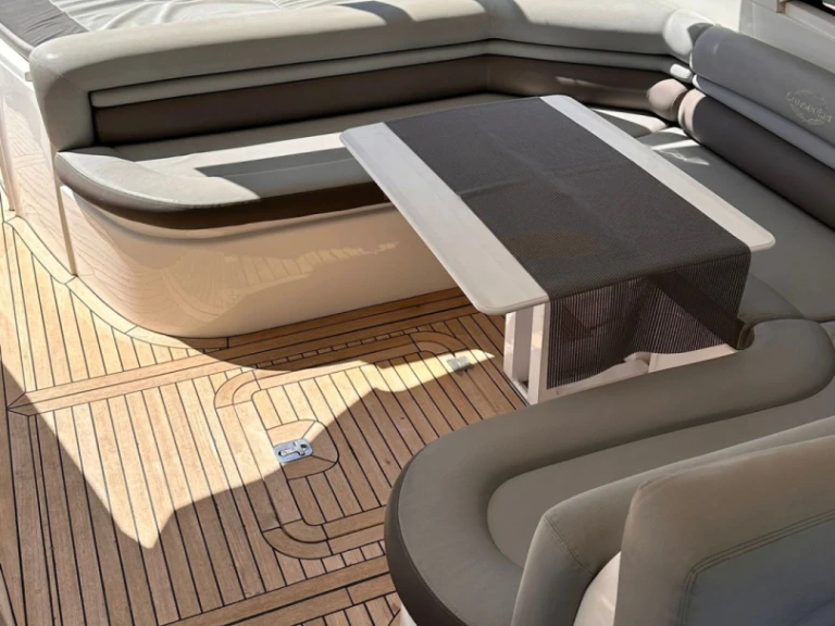 Noleggio Yacht di lusso con o senza skipper Sunseeker a Portimão