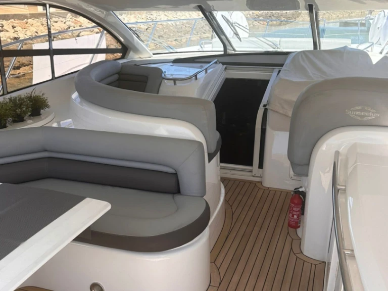 Noleggio Yacht di lusso Sunseeker con patente nautica