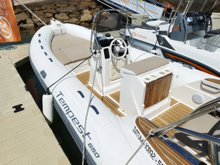 Noleggio Gommone a Portimão – Capelli Tempest 650
