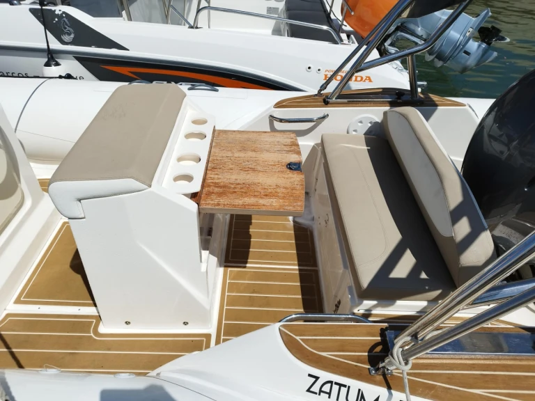 Noleggio Gommone Capelli con patente nautica
