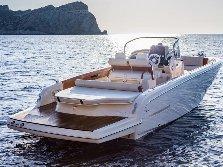 Noleggio barche Invictus  280 SX a Portimão su Samboat