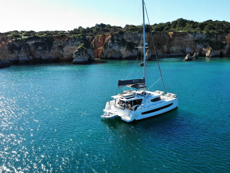 Catamarano a noleggio a Portimão al miglior prezzo