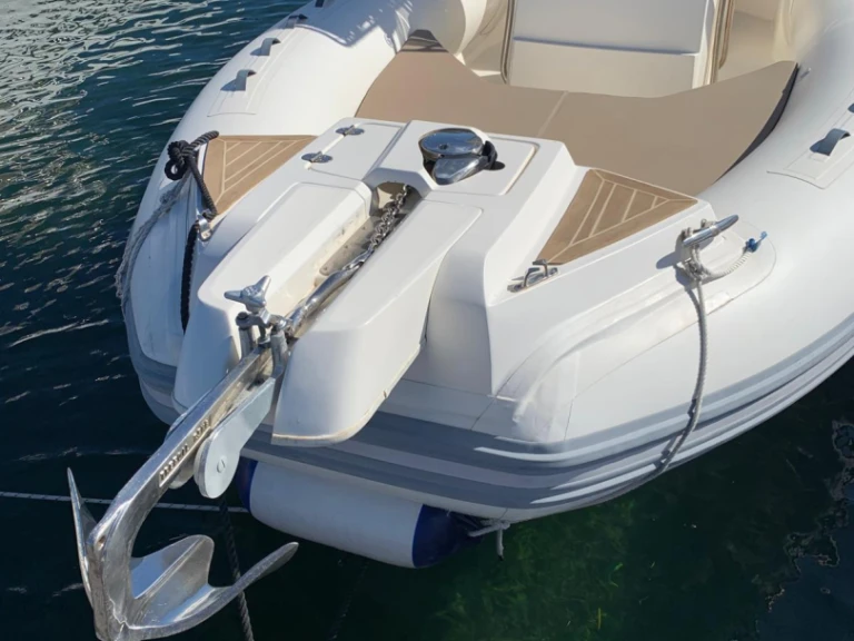 Noleggio Gommone Capelli con patente nautica