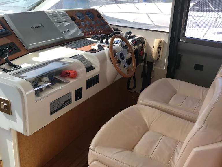 Noleggio Yacht di lusso a Umago – Princess Princess 65 Fly