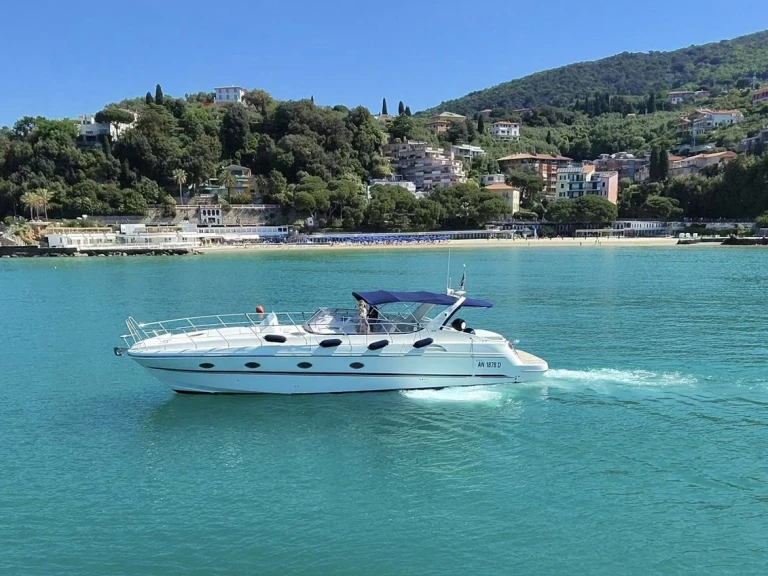 Barca a motore a noleggio a Porto Mirabello al miglior prezzo
