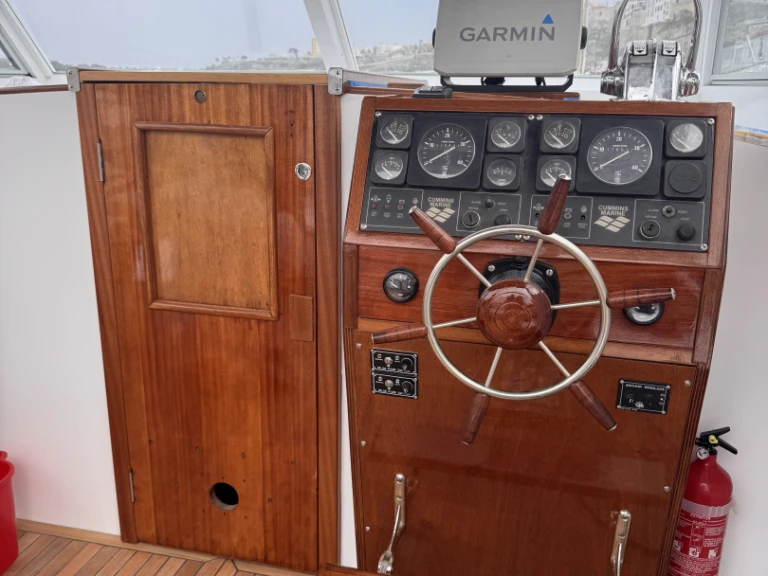 Noleggio Barca a motore Cris-Craft con patente nautica
