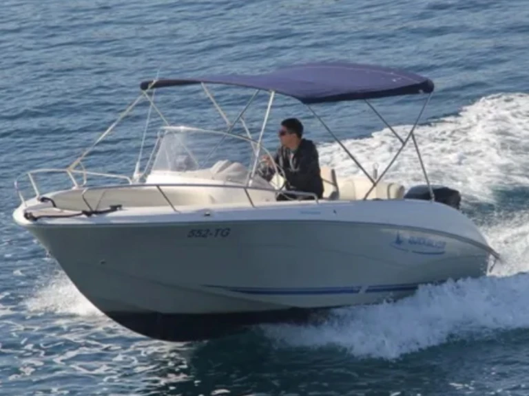 Noleggio Barca a motore Quicksilver con patente nautica