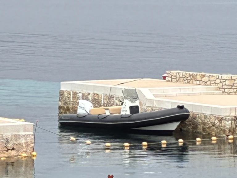 Noleggiare una Bombard Sunrider 650 a La Napoule